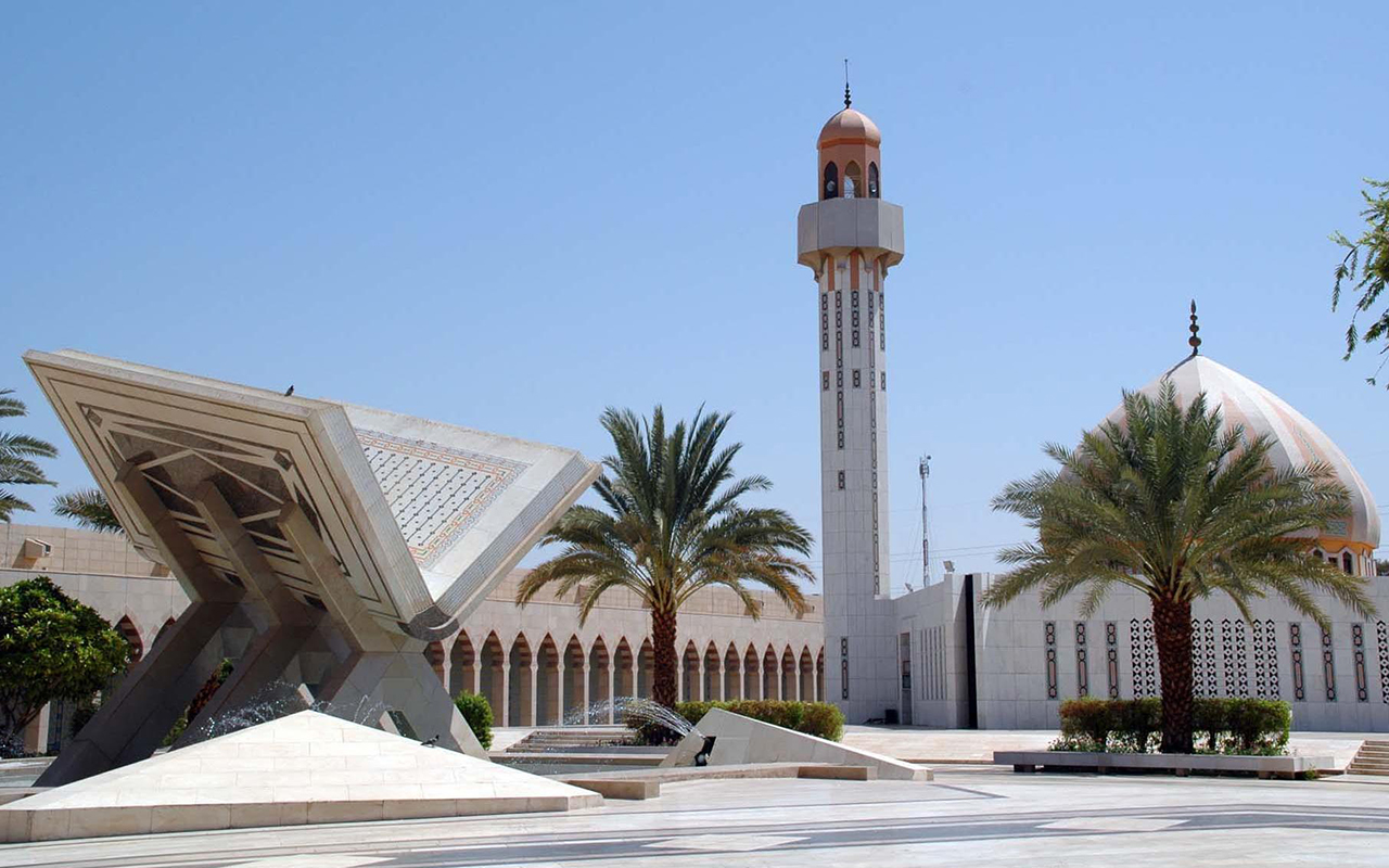 ضيوف برنامج خادم الحرمين يزورون مجمع الملك فهد لطباعة المصحف