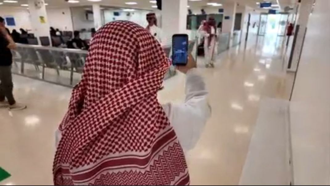 تدشين نظام "بصير" الذكي لملاحة المكفوفين في بيشة